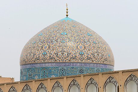 Sheikh Lotfollah Mosque in Isfahan, Half of the World f