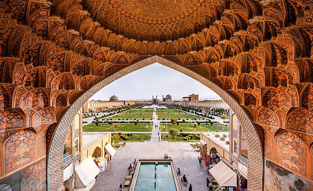 ToIranTour - Naqsh-e Jahan Square Architecture