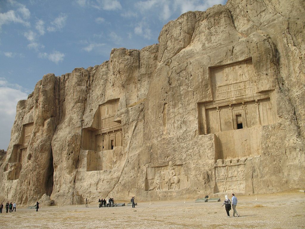 ToIranTour - Naghsh-e Rostam and A Reflection of Sassanian and Achaemenid Artistry