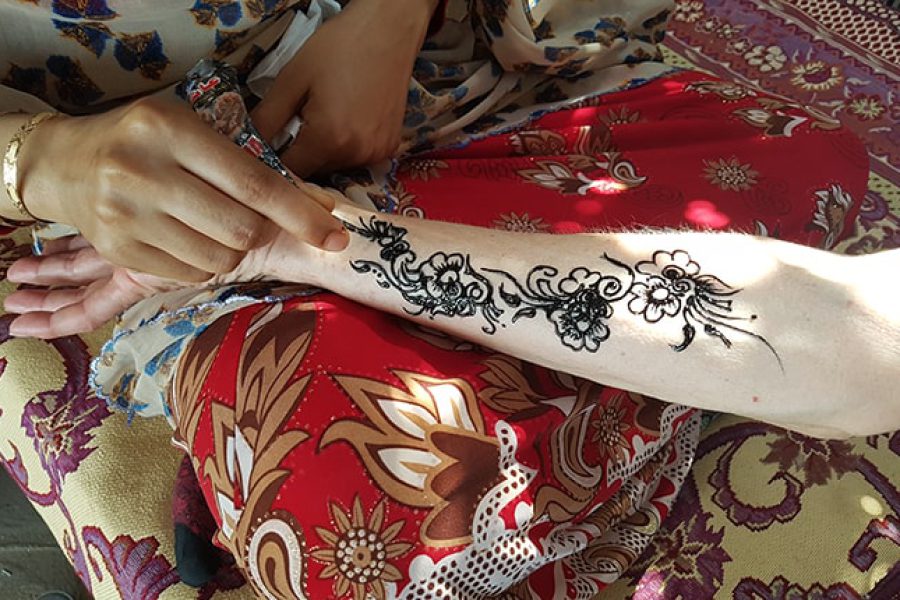 ToIranTour - Getting a Hannah Tattoo - Qeshm Island